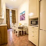 Colonial Ruterra 2BDR Apartment